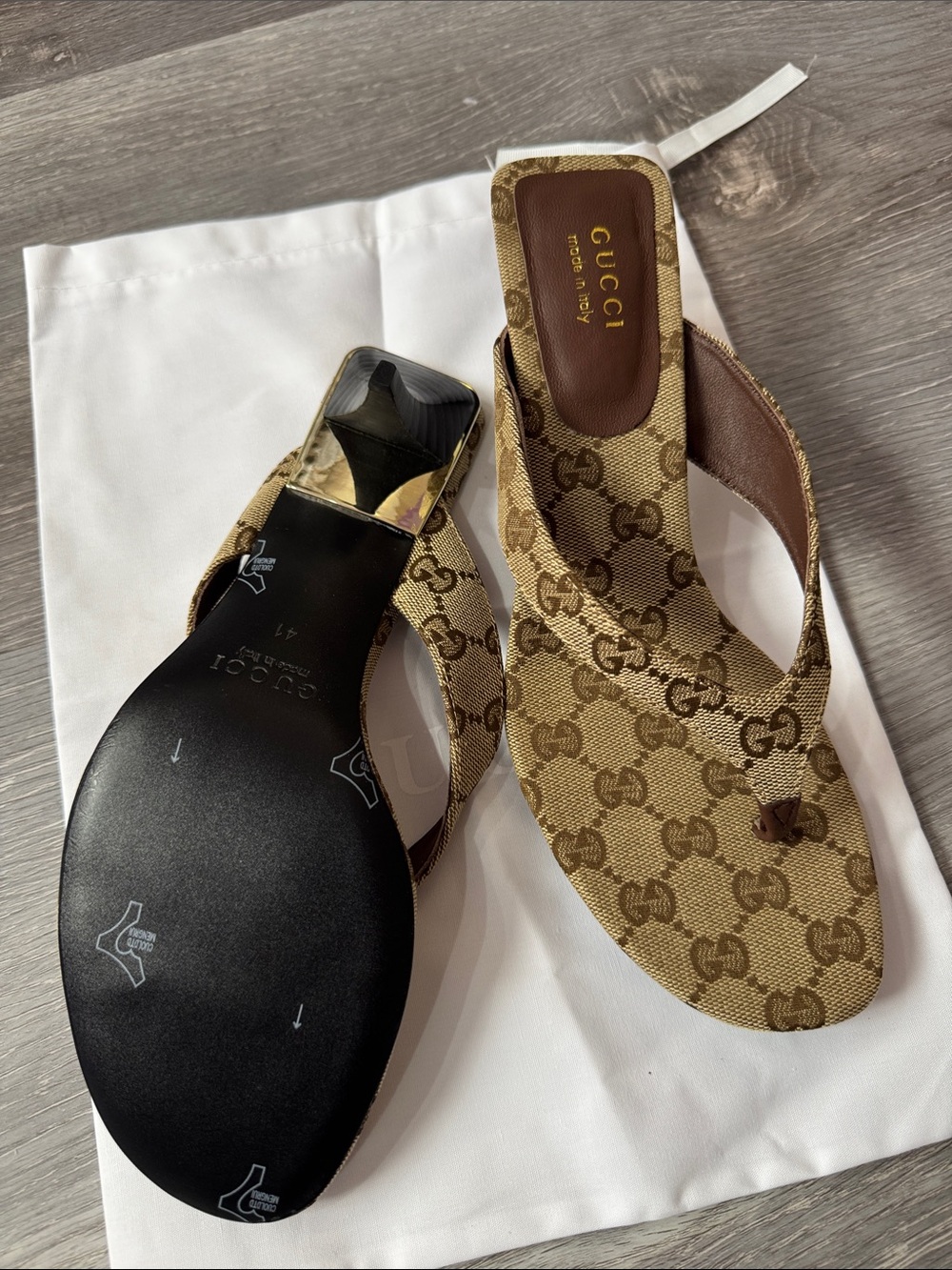 Source Unknown Tan/Brown GG Canvas Thong Sandals - Picture 4 of 4